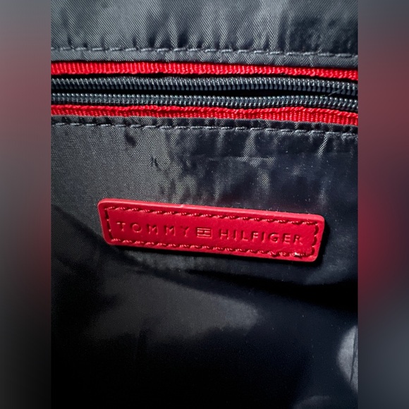Tommy Hilfiger Signature Handbag/Crossbody - Picture 8 of 11